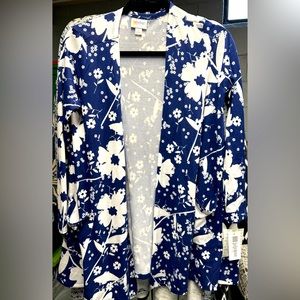 LuLaRoe cardigan sweater, “Caroline”. Runs roomy.  Could size down 1  Size Small